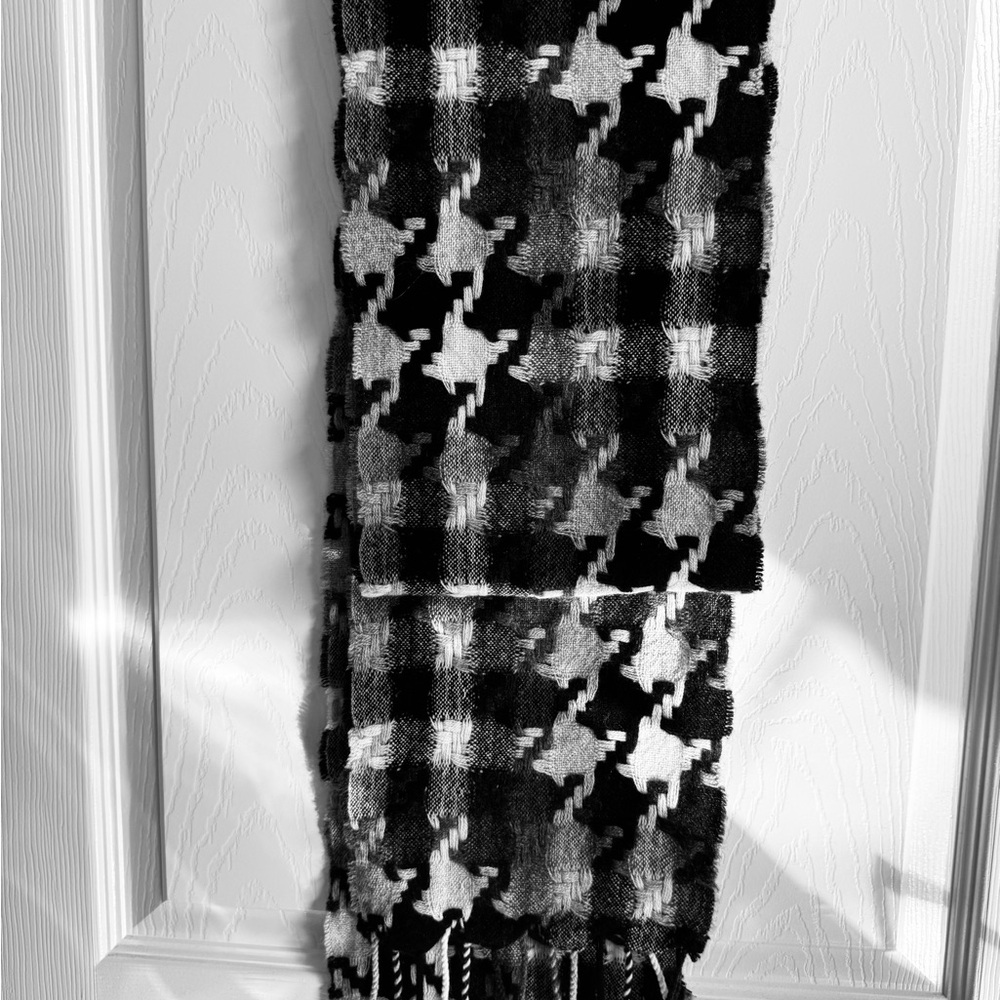 Ann Taylor Cashmere Scarf in Black Grey and Cream with tassels